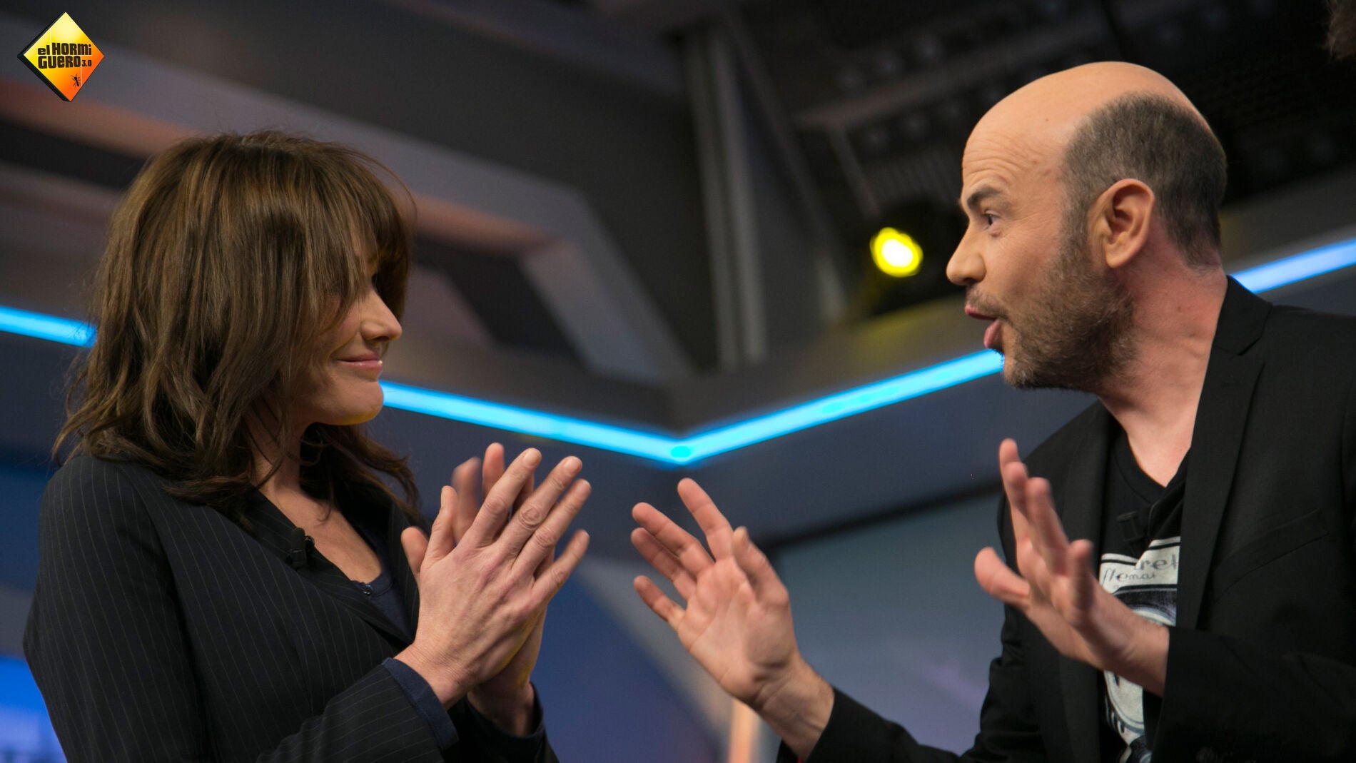 Jandro hace magia con la m&uacute;sica de Carla Bruni