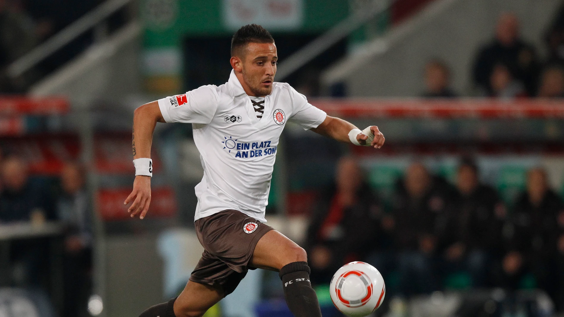 Deniz Naki jugando en el St Pauli Deniz Naki jugando en el St Pauli