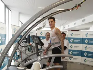 Coutinho pasando reconocimiento médico Coutinho pasando reconocimiento médico