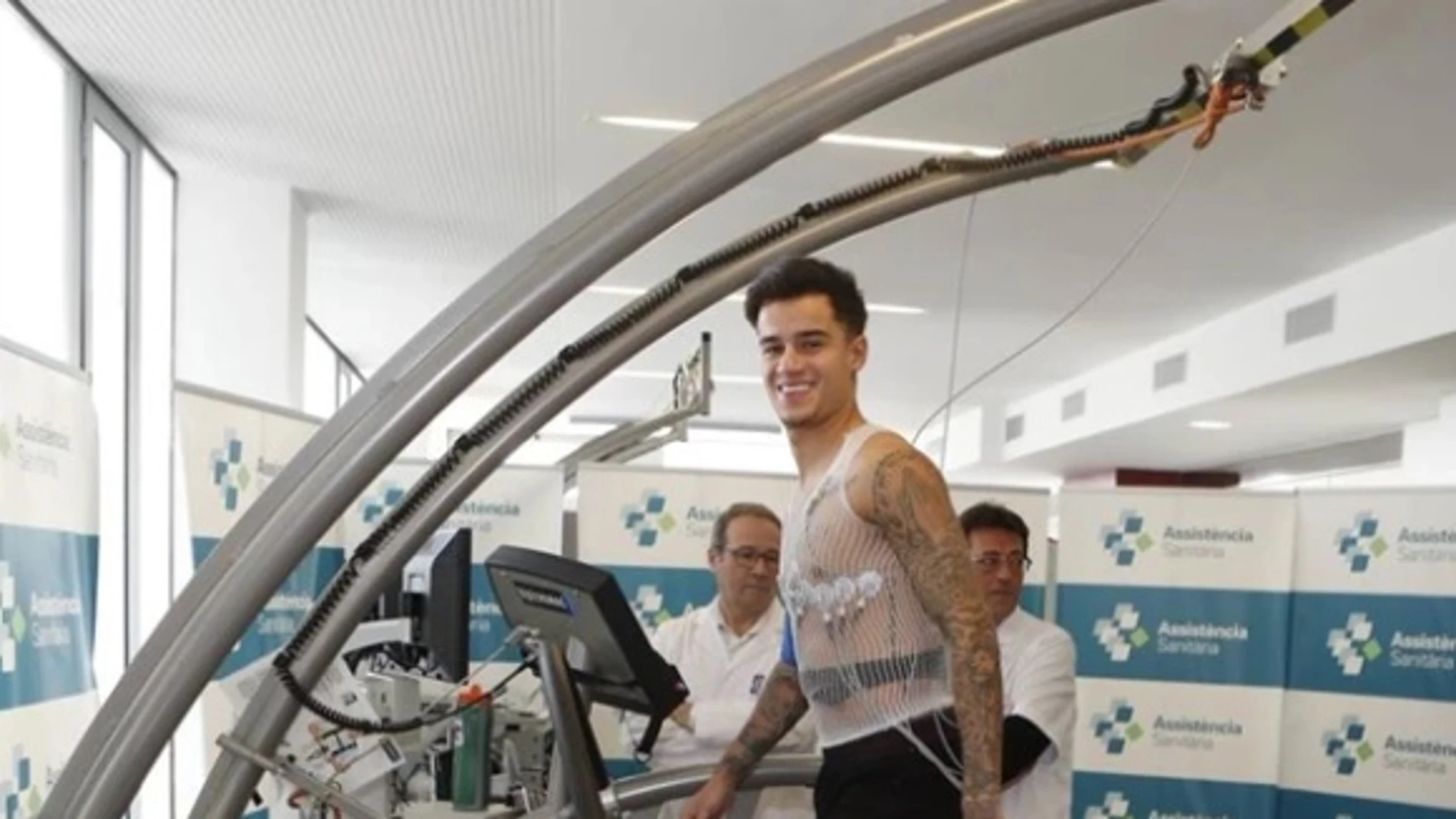 Coutinho pasando reconocimiento médico Coutinho pasando reconocimiento médico
