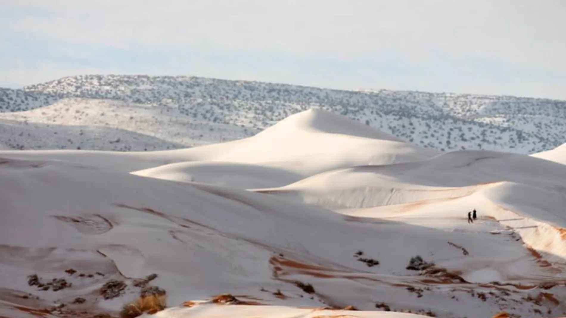 El desierto de Sáhara cubierto de nieve El desierto de Sáhara cubierto de nieve
