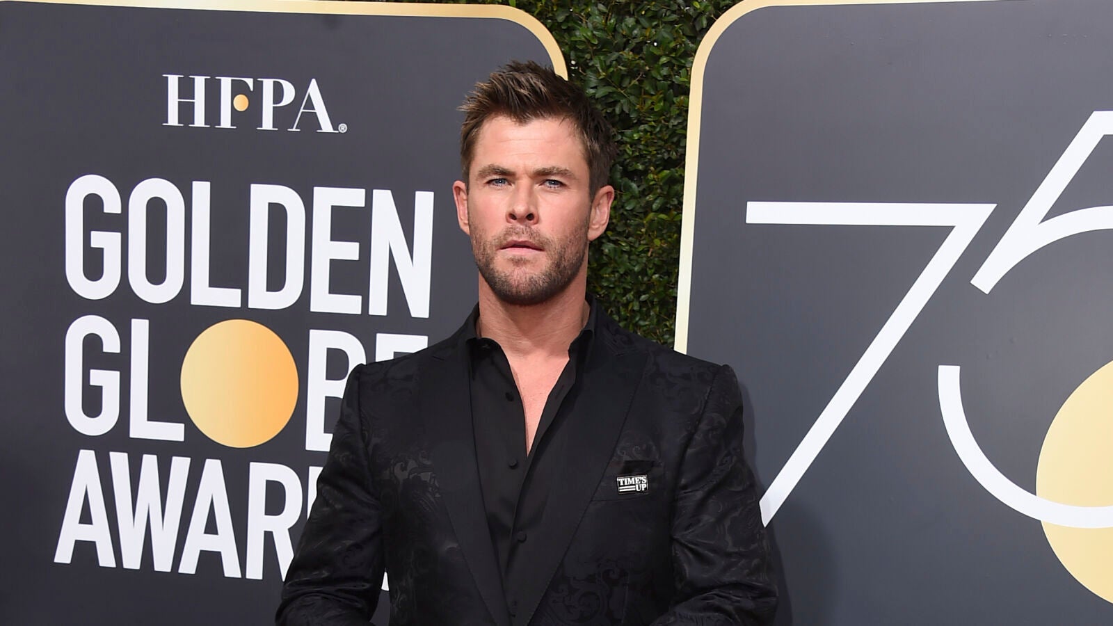 Esto es lo que tiene que decir Chris Hemsworth de su comentada foto junto a Angelina Jolie 
