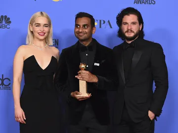 Aziz Ansari con los actores de 'Juego de Tronos' Aziz Ansari con los actores de 'Juego de Tronos'