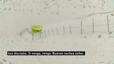 La respuesta del 112 a siete jóvenes atrapados en El Angliru sin abrigo: "El que está sin ropa que se quede en el coche" La respuesta del 112 a siete jóvenes atrapados en El Angliru sin abrigo: "El que está sin ropa que se quede en el coche"