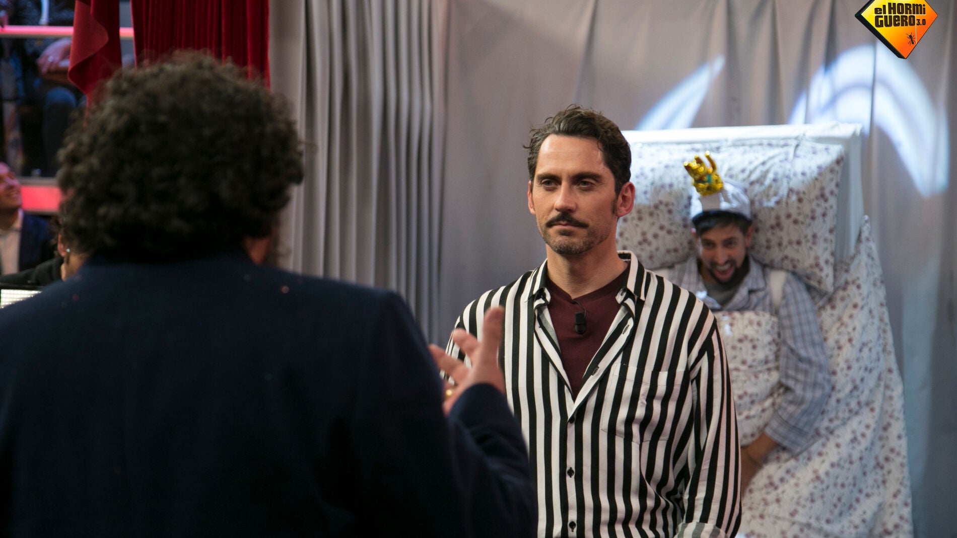 Paco Tous reta a Paco León en el juego de las cabinas de la mentira y la verdad