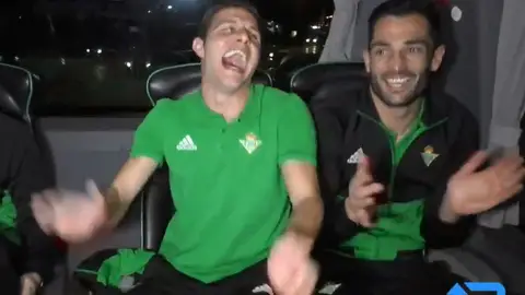 Joaquín, contando un chiste en el autobús Joaquín, contando un chiste en el autobús