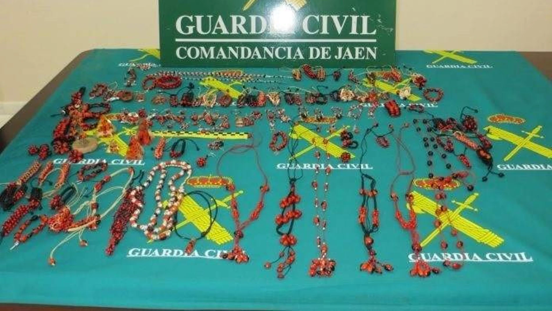 Pulseras tóxicas incautadas por la Guardia Civil Pulseras tóxicas incautadas por la Guardia Civil
