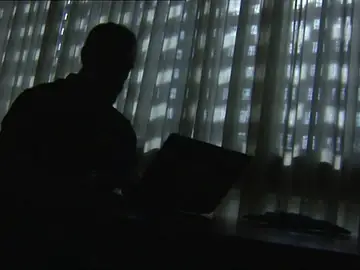 Detienen a un joven que acosaba a famosos en redes Detienen a un joven que acosaba a famosos en redes