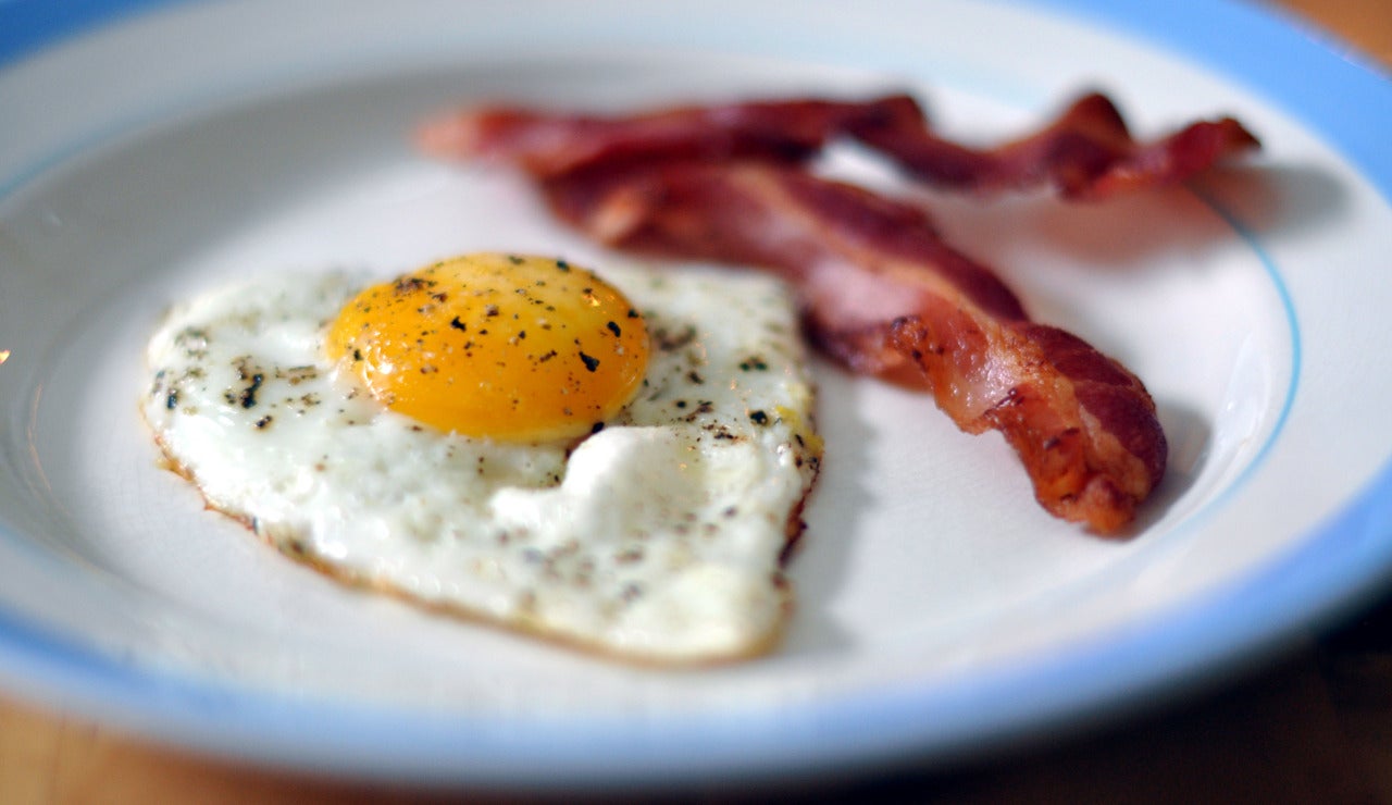 Huevos con bacon, &iquest;el desayuno ideal para perder pedo?