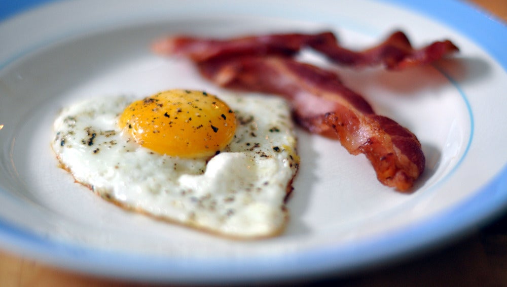 Desayunar huevos y bacon es la clave para perder kilos | COCINATIS