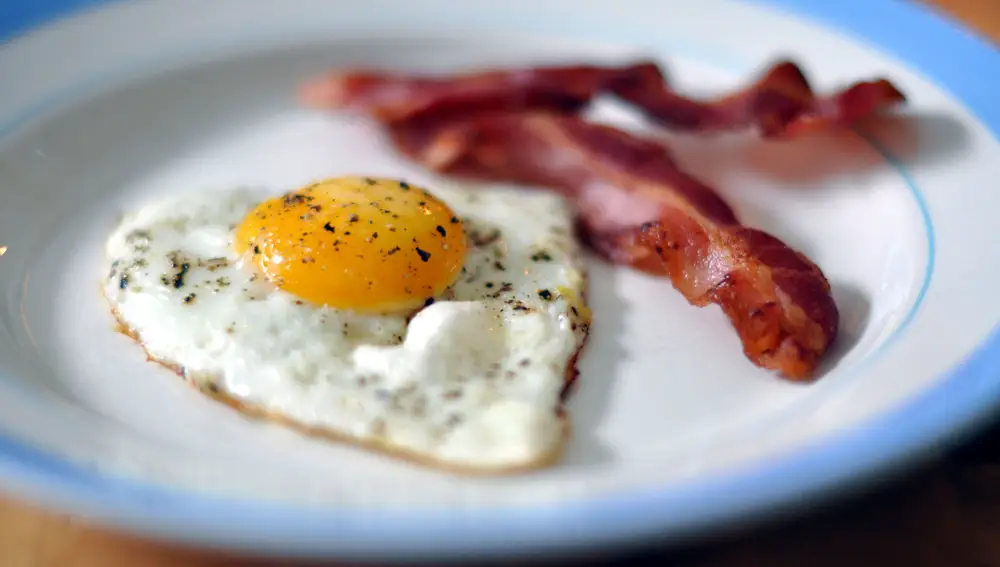 Huevos con bacon, ¿el desayuno ideal para perder pedo?
