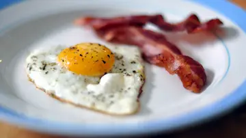 Huevos con bacon, ¿el desayuno ideal para perder pedo? Huevos con bacon, ¿el desayuno ideal para perder pedo?