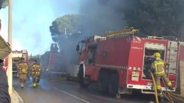 Ingresado un hombre por inhalación de humo tras incendiarse su casa en Sant Andreu de Llavaneres