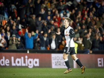 Vietto celebra un gol ante Las Palmas en Mestalla