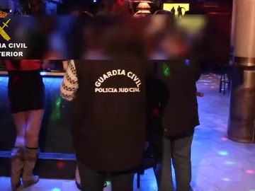 La Guardia Civil libera a dos jóvenes captadas mediante un engaño para ejercer la prostitución en un club en Toledo La Guardia Civil libera a dos jóvenes captadas mediante un engaño para ejercer la prostitución en un club en Toledo