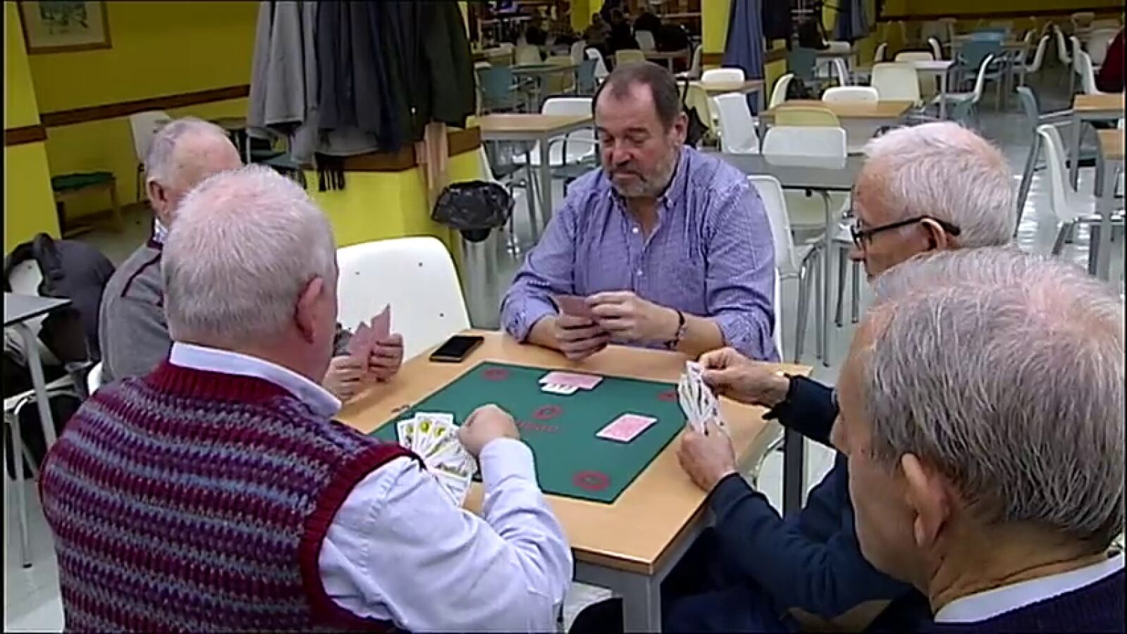 ¿Cómo pagar las pensiones en España? Por cada dos trabajadores hay un pensionista