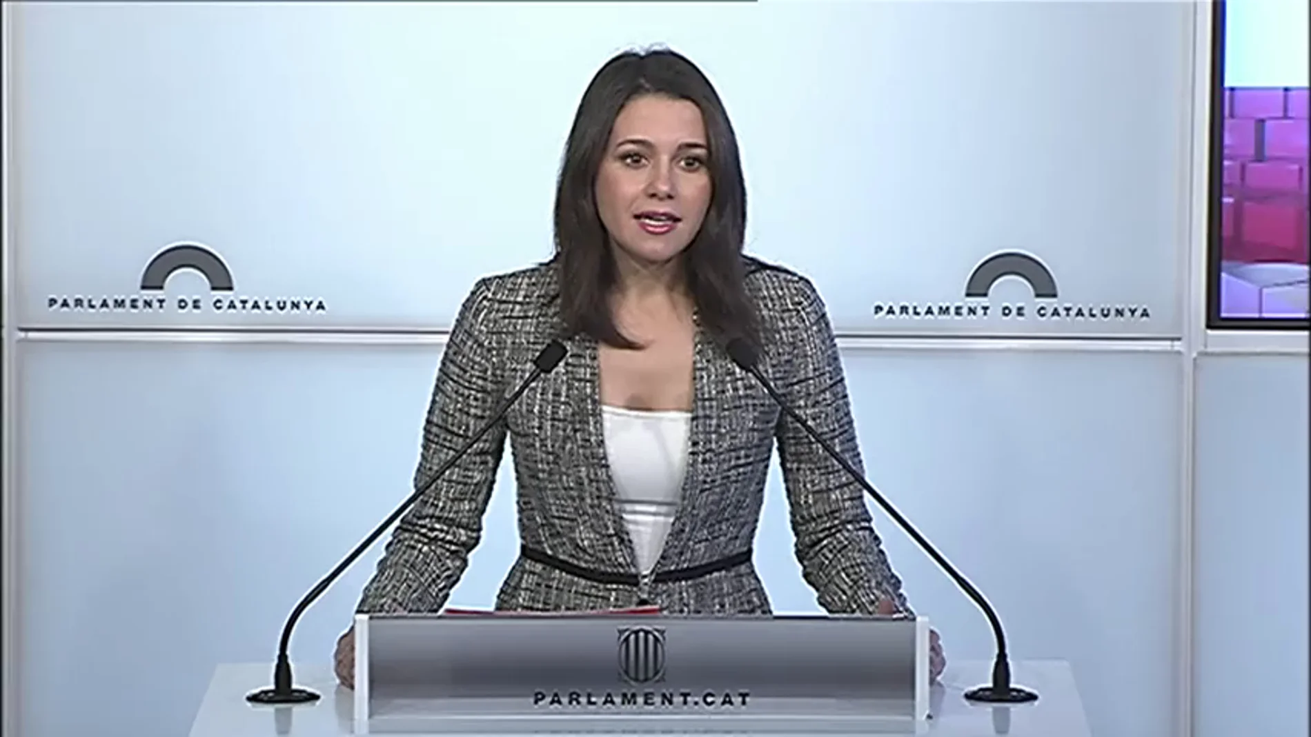 Arrimadas: "El cumplimiento del reglamento no se acuerda en Bélgica comiendo mejillones" Arrimadas: "El cumplimiento del reglamento no se acuerda en Bélgica comiendo mejillones"