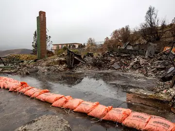 Efectos de las fuertes lluvias caídas en California Efectos de las fuertes lluvias caídas en California