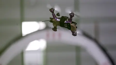 Regulan el uso de drones Regulan el uso de drones
