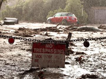 Vista de los deslizamientos de lodo causados por tormentas en California