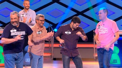 'Los Lobos' animan el programa con un baile muy flamenco