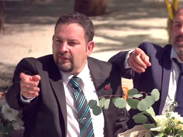 “¡Ha venido el ex marido a la boda! me quedo loca” “¡Ha venido el ex marido a la boda! me quedo loca”