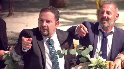 “¡Ha venido el ex marido a la boda! me quedo loca” “¡Ha venido el ex marido a la boda! me quedo loca”