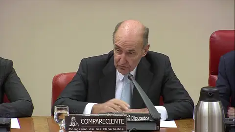 Miquel Roca considera que la Constitución ofrece "margen" para acordar cambios "trascendentales" en el modelo territorial Miquel Roca considera que la Constitución ofrece "margen" para acordar cambios "trascendentales" en el modelo territorial