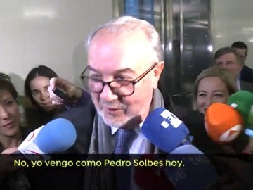 Solbes cree que el Gobierno de Zapatero "debió ser más valiente" para intentar frenar la crisis