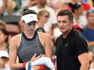 Muguruza, junto a su entrenador en Sídney Muguruza, junto a su entrenador en Sídney
