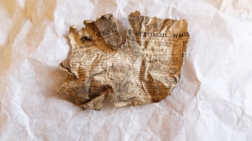 Periódico encontrado bajo el suelo del Palacio de Buckingham