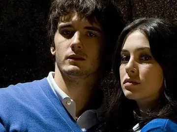 Blanca Suárez y Yon González en 'El Internado' Blanca Suárez y Yon González en 'El Internado'