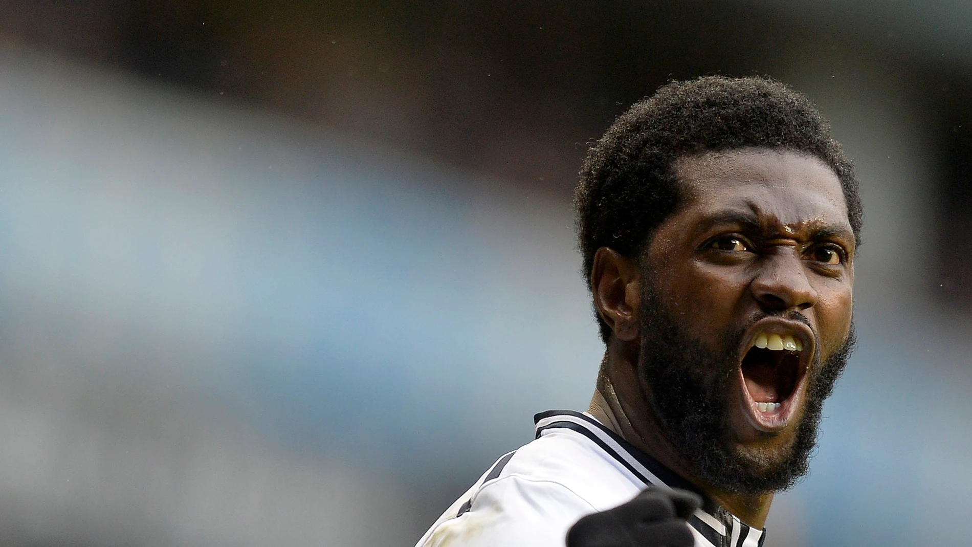 Adebayor en su etapa en el Tottenham Adebayor en su etapa en el Tottenham