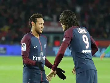 Neymar y Cavani celebran un gol del PSG Neymar y Cavani celebran un gol del PSG