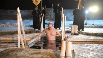 Putin se baña en aguas heladas