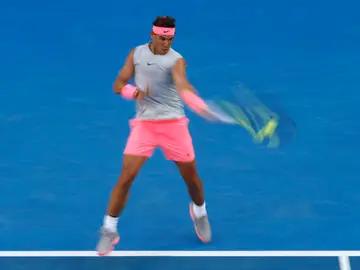 Rafa Nadal golpea con su drive ante Dzumhur Rafa Nadal golpea con su drive ante Dzumhur