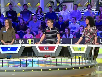 El titular loco que dejó a los concursantes de 'La ruleta de la suerte' sin palabras El titular loco que dejó a los concursantes de 'La ruleta de la suerte' sin palabras