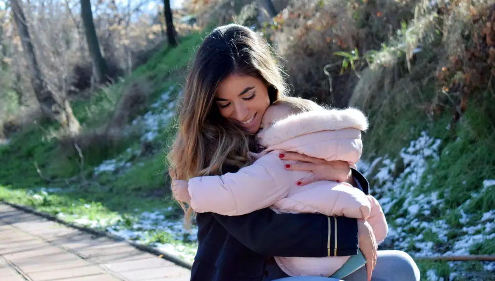 A veces pienso que me estoy perdiendo muchas cosas de ella A veces pienso que me estoy perdiendo muchas cosas de ella