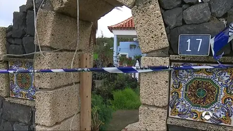 Mata a su pareja en Los Realejos, Tenerife, y tras apuñalarla tiene un accidente intentando huir Mata a su pareja en Los Realejos, Tenerife, y tras apuñalarla tiene un accidente intentando huir