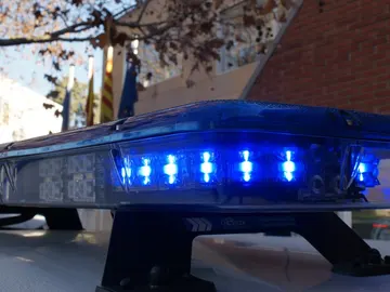 Sirena de un coche de policía Sirena de un coche de policía