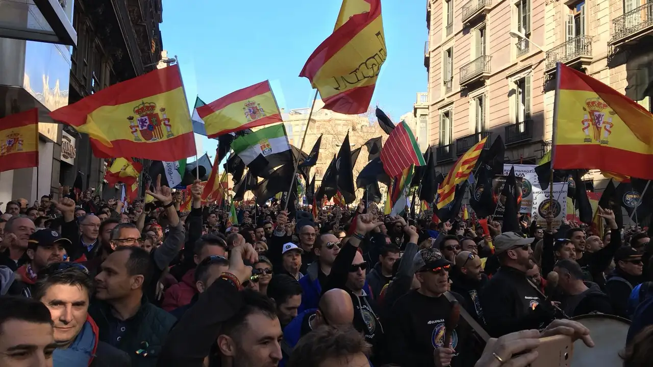 Manifestación por la equiparación salarial entre policías y Mossos en Barcelona