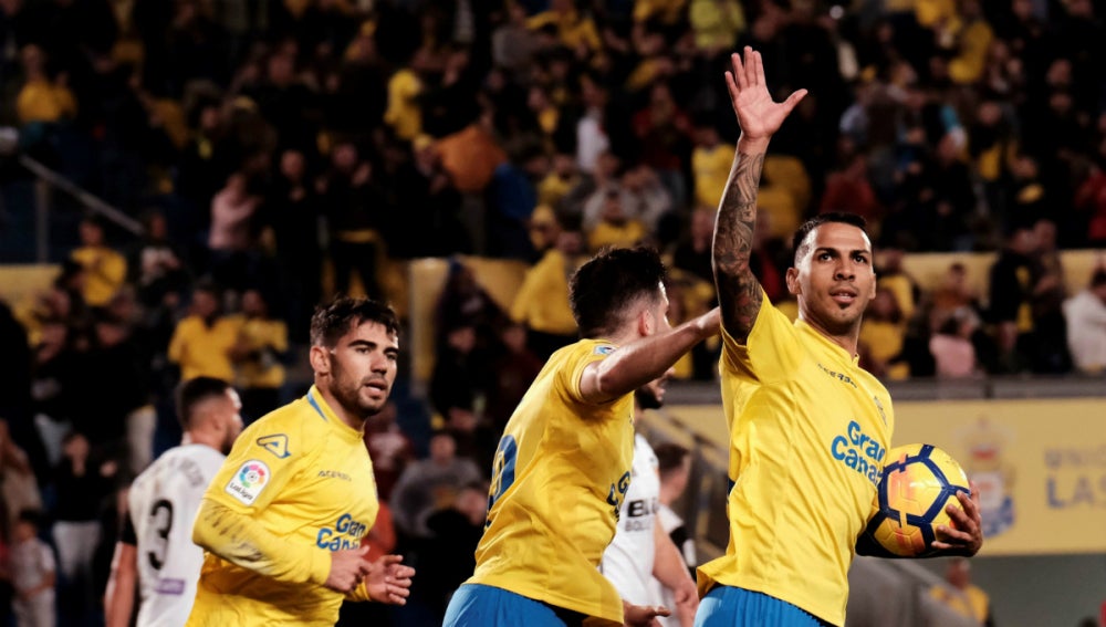Jonathan Viera celebra un gol