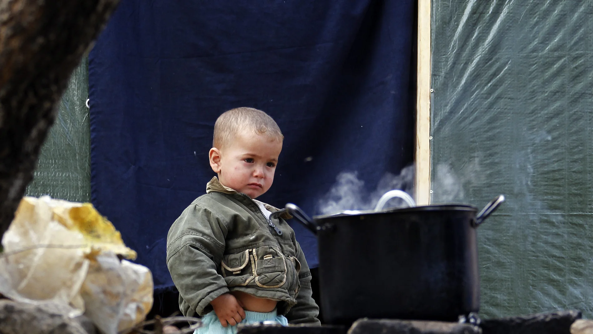 Un niño refugiado sirio en un campo de refugiados al sur de Líbano Un niño refugiado sirio en un campo de refugiados al sur de Líbano