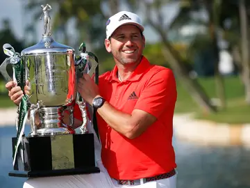 Sergio García, con el trofeo de campeón del Abierto de Singapur Sergio García, con el trofeo de campeón del Abierto de Singapur