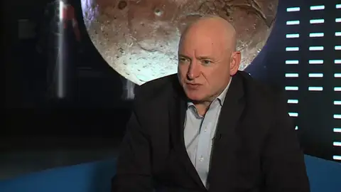 El astronauta Scott Kelly recoge su experiencia espacial en el libro "Resistencia" El astronauta Scott Kelly recoge su experiencia espacial en el libro "Resistencia"
