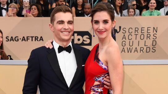 Alison Brie y su marido Dave Franco en los SAG Awards