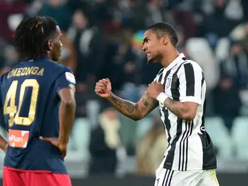 Douglas Costa celebra su gol ante el Genoa Douglas Costa celebra su gol ante el Genoa