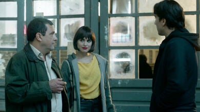 Miguel y Carol se reencuentran tras veinte años ante los ojos de El Chatarrero