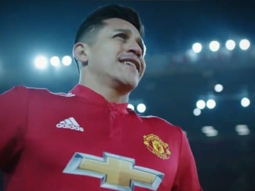 Alexis Sánchez, con la camiseta del Manchester United