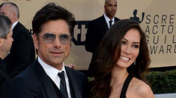 John Stamos y Caitlin McHugh